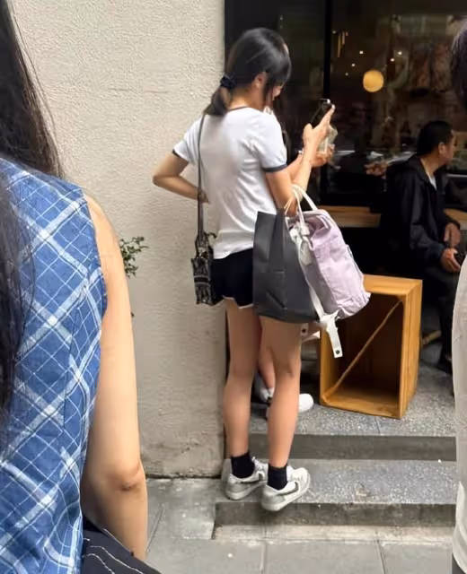 甜馨和吳尊女兒互夸,小姐妹互動,13歲的neinei高挑又漂亮