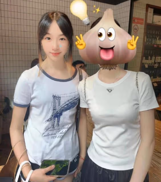 甜馨和吳尊女兒互夸,小姐妹互動,13歲的neinei高挑又漂亮
