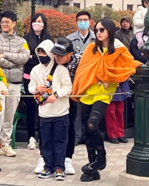 甜馨和吳尊女兒互夸,小姐妹互動,13歲的neinei高挑又漂亮
