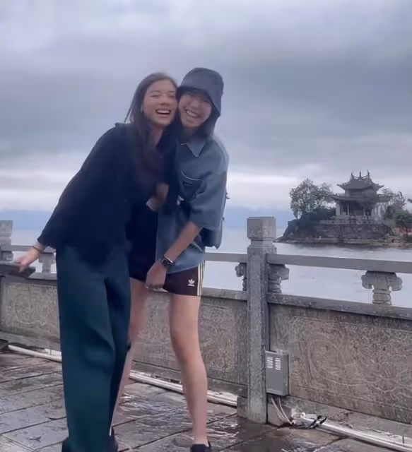 霍啟仁未婚妻和伍樂怡在大理旅玩,霍震霆回應兒子婚禮事宜