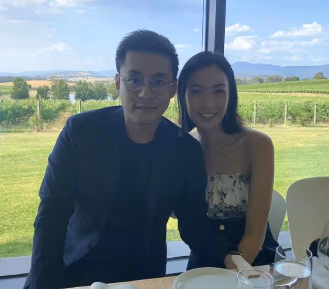 霍啟仁未婚妻和伍樂怡在大理旅玩,霍震霆回應兒子婚禮事宜