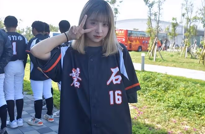 17歲童星騎車被撞離世,事故現場曝光,上個月剛剛高中畢業