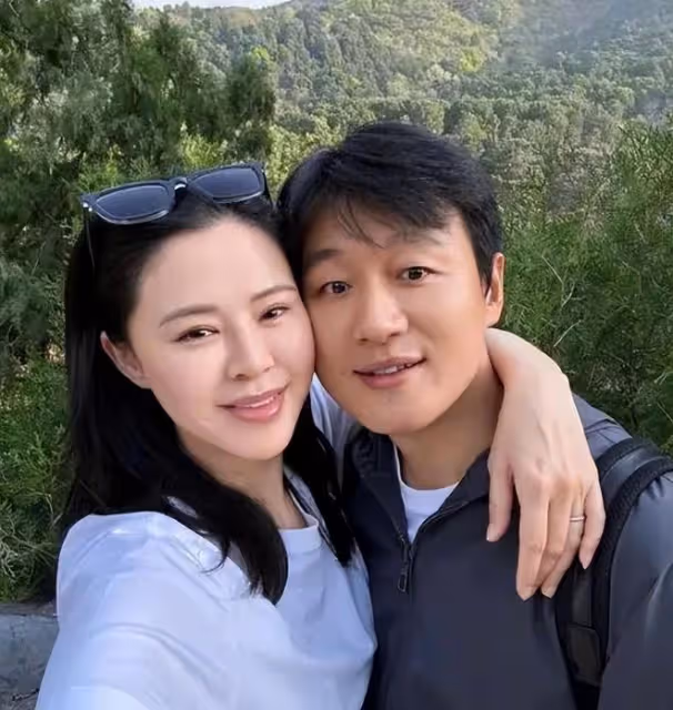 佟大為在《玫瑰的故事》後火了，因吻戲太牛，他妻子評論區亮了！
