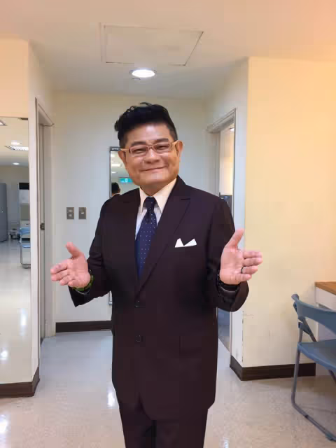 與「小24歲老婆」結婚10年,遭騙上千萬也不離不棄,如今「靠旺夫太座翻身」,看電影還會牽手甜笑:「娶到她是我福氣好」