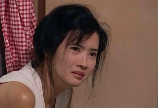 曾是最紅的花旦之一,腳踹藍潔瑛,帶兒子接吻比賽,狄鶯戲真美人真癲