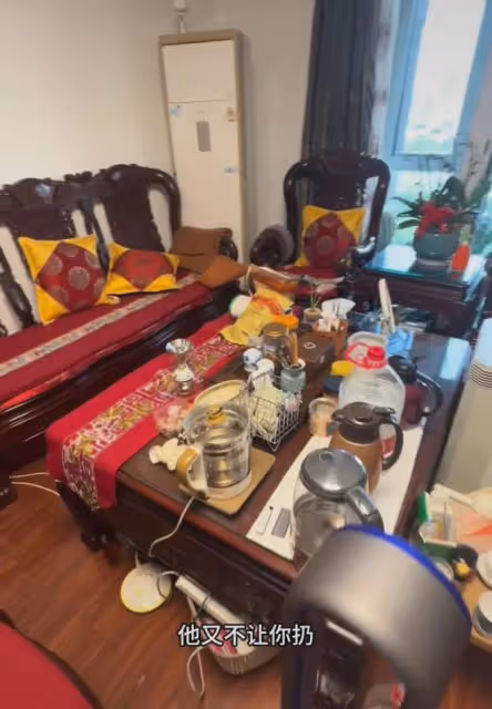 女子分享價值千萬的房子被媽媽住成倉庫，網友：破爛住得比我都好