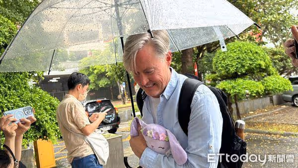 繼續纏鬥！黃嘉千獲保護令「士院再開庭」 夏克立現身這樣說