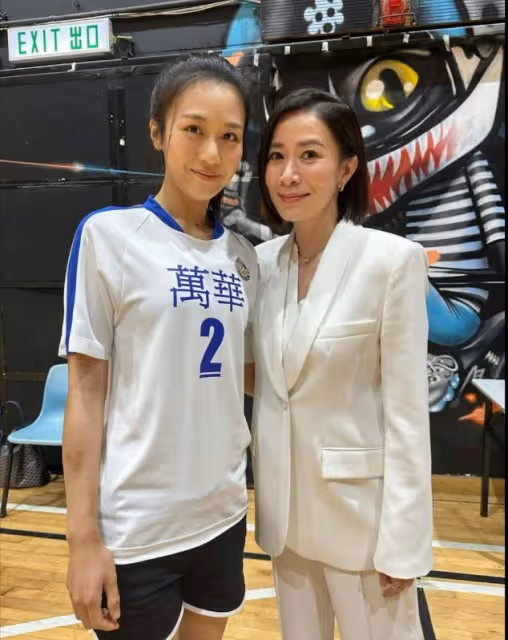 TVB清純小花與大20歲視帝首演情侶！網民大讚鄰家女孩氣質！
