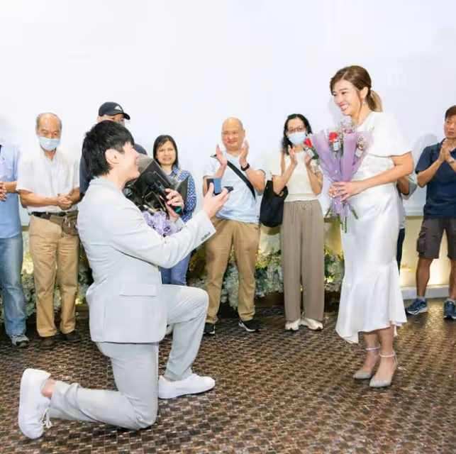 恭喜！香港女星獲男友求婚後滿臉淚水！兩人先後患病經歷生死