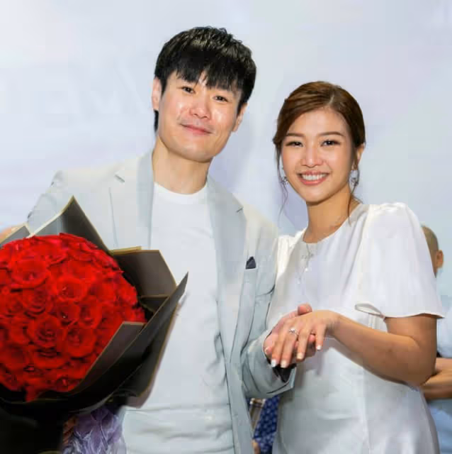 恭喜！香港女星獲男友求婚後滿臉淚水！兩人先後患病經歷生死