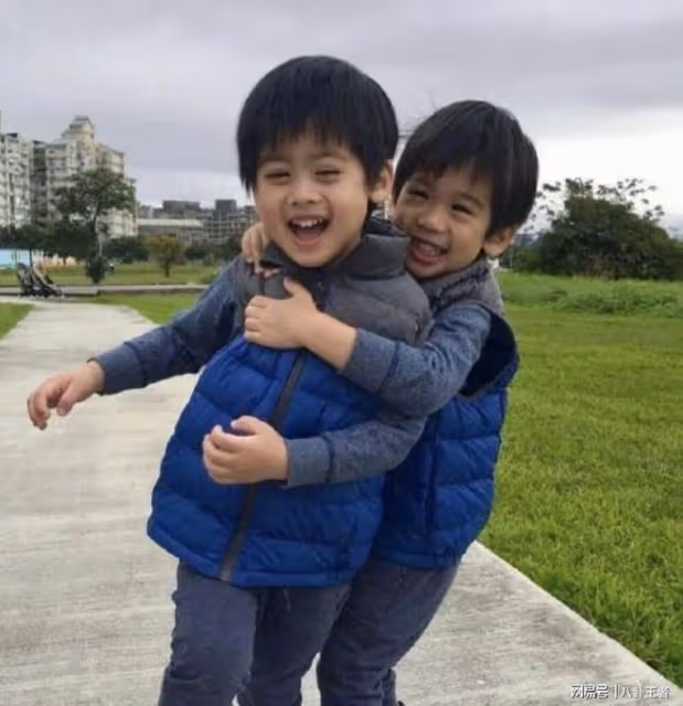 陳若儀一家5口出遊!Kimi又高又壯像野人,林志穎臉色蒼白仍虛弱