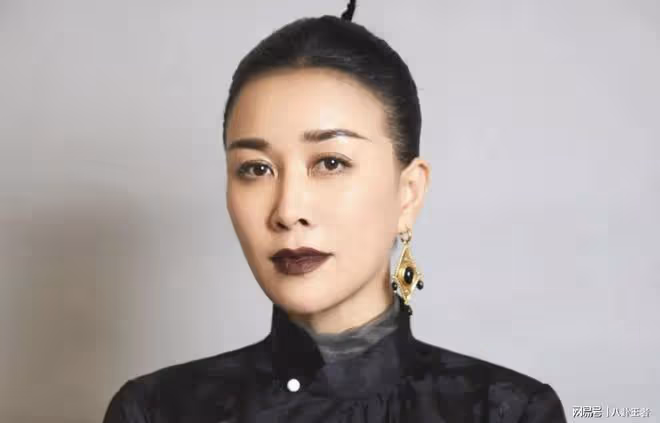那英染病!何炅透露病情被網暴,長臉上甚至眼睛裡,患者終生疼痛