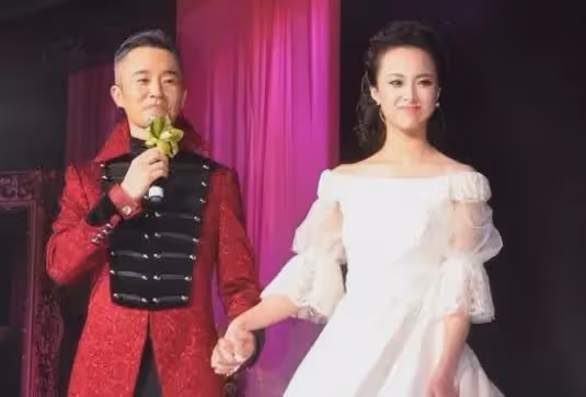 美女主持人王萌萌:24歲嫁42歲同行,如今對患病丈夫不離不棄