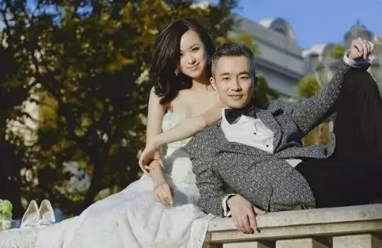 美女主持人王萌萌:24歲嫁42歲同行,如今對患病丈夫不離不棄