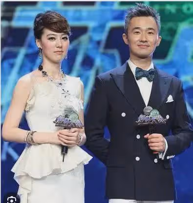 美女主持人王萌萌:24歲嫁42歲同行,如今對患病丈夫不離不棄