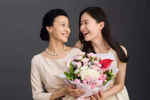女兒埋怨弟媳伺候病母不周，給母親2000塊錢，母親轉手給了弟媳