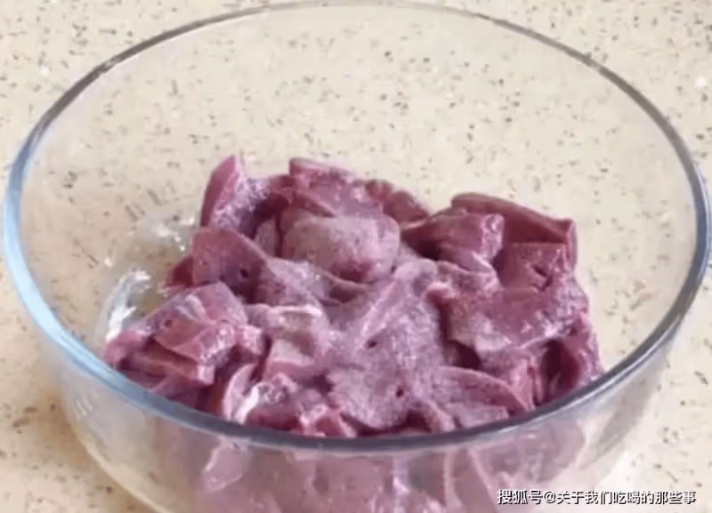 豬肝怎麼炒才好吃？別切完就炒，教您一招，豬肝滑嫩不腥又入味