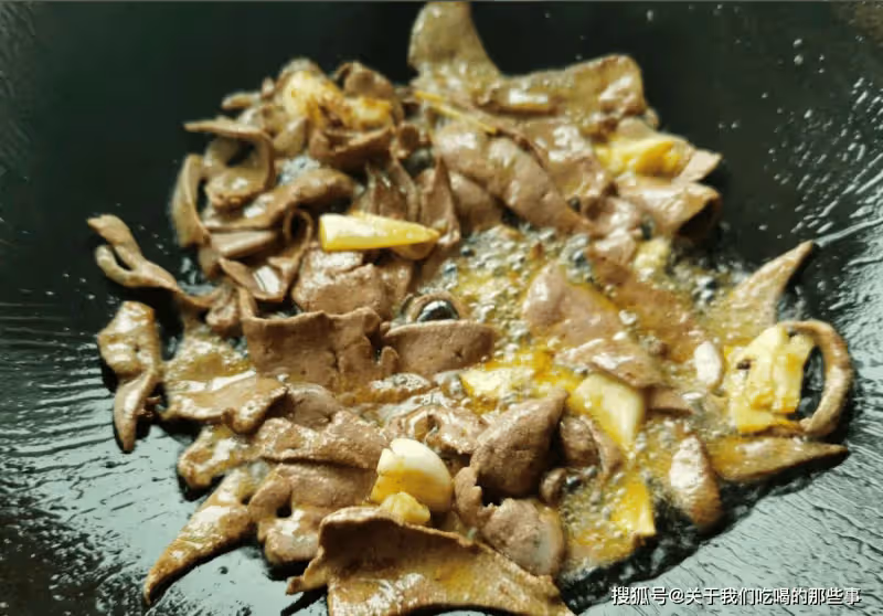 豬肝怎麼炒才好吃？別切完就炒，教您一招，豬肝滑嫩不腥又入味