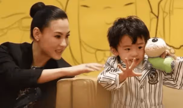 謝霆鋒終於清白了!張柏芝曬三兒子正臉照,與前夫無半點相似