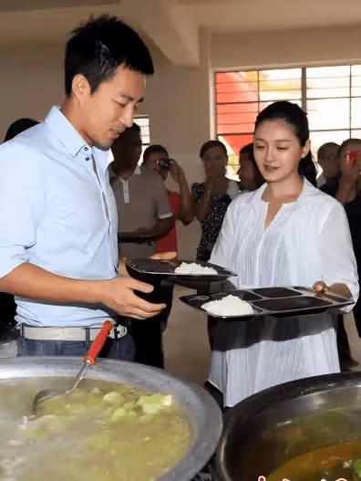 夸馬小梅還太早,俏江南還在的時候,大S同樣是夫唱婦隨的