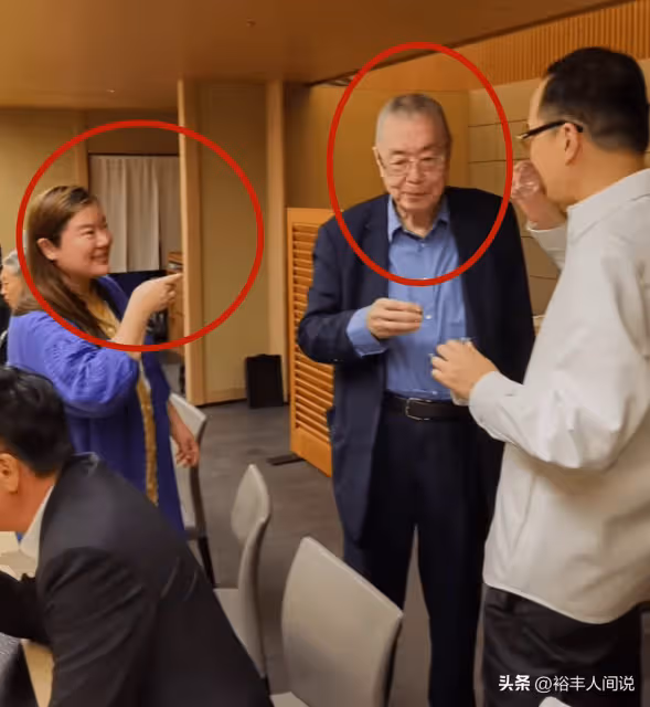 85歲劉詩昆攜全家現身!1歲兒被首前相夫人抱著,溫情互動惹人羨