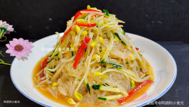 夏天適合吃這菜，一燙一拌輕鬆上桌！吃出滿口脆爽、爽滑不膩，沒胃口來這一盤