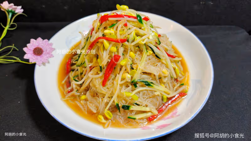 夏天適合吃這菜，一燙一拌輕鬆上桌！吃出滿口脆爽、爽滑不膩，沒胃口來這一盤