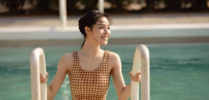 曾被馮小剛捧紅,洪金寶接著捧,成龍排隊捧,不愧是天選之女!