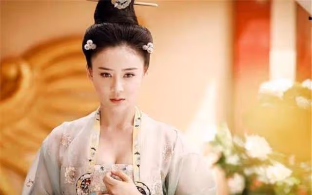 因長相漂亮,被老師力勸做演員,現在卻因長相太過完美而火不起來
