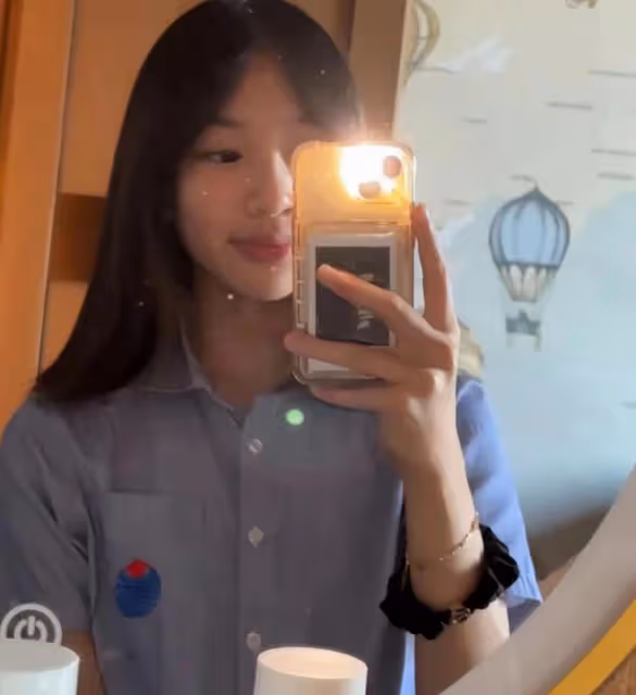吳尊13歲女兒曬近照,NeiNei化妝穿弔帶裙顯成熟,甜馨猛夸漂亮