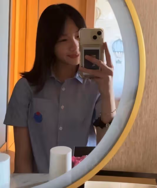 吳尊13歲女兒曬近照,NeiNei化妝穿弔帶裙顯成熟,甜馨猛夸漂亮