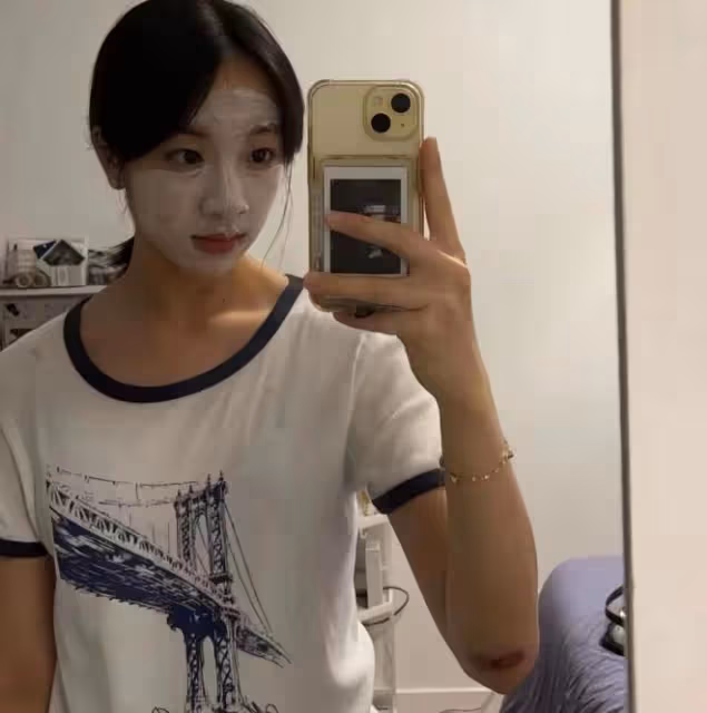 吳尊13歲女兒曬近照,NeiNei化妝穿弔帶裙顯成熟,甜馨猛夸漂亮