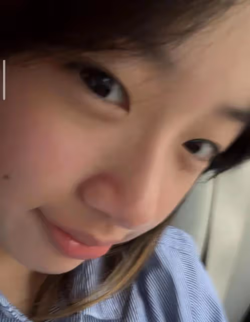吳尊13歲女兒曬近照,NeiNei化妝穿弔帶裙顯成熟,甜馨猛夸漂亮