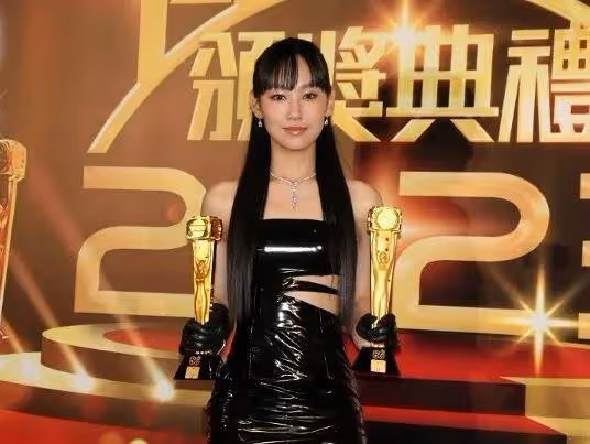 TVB小花傳因不續約遭雪藏,現身活動未見TVB派員採訪,預告繼續消失
