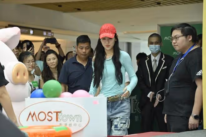 TVB小花傳因不續約遭雪藏,現身活動未見TVB派員採訪,預告繼續消失