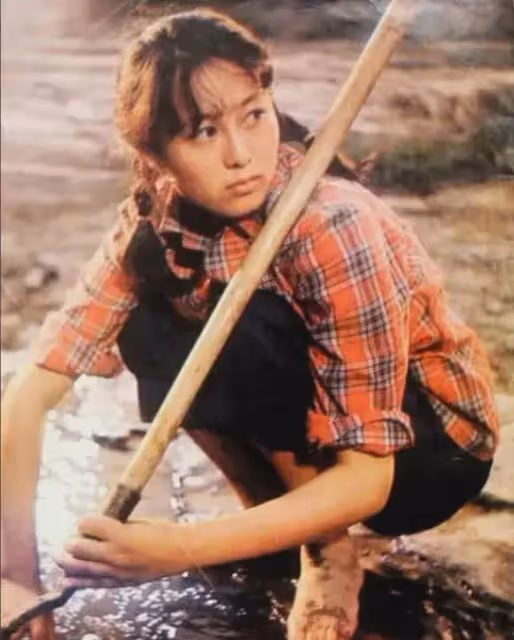 劉亦菲的影后媽媽,當紅時嫁世界冠軍,61歲復出爆紅,越老越優雅