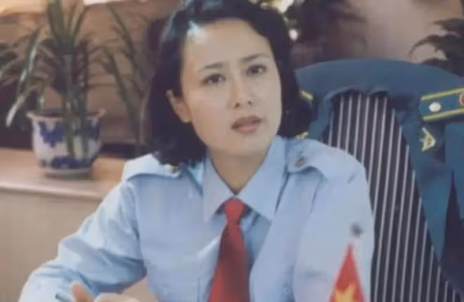 劉亦菲的影后媽媽,當紅時嫁世界冠軍,61歲復出爆紅,越老越優雅