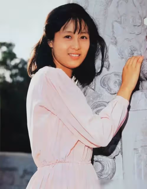 劉亦菲的影后媽媽,當紅時嫁世界冠軍,61歲復出爆紅,越老越優雅