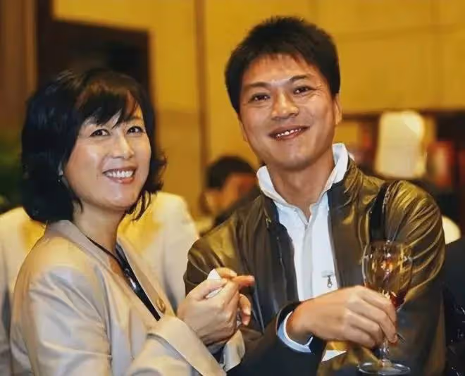 劉亦菲的影后媽媽,當紅時嫁世界冠軍,61歲復出爆紅,越老越優雅