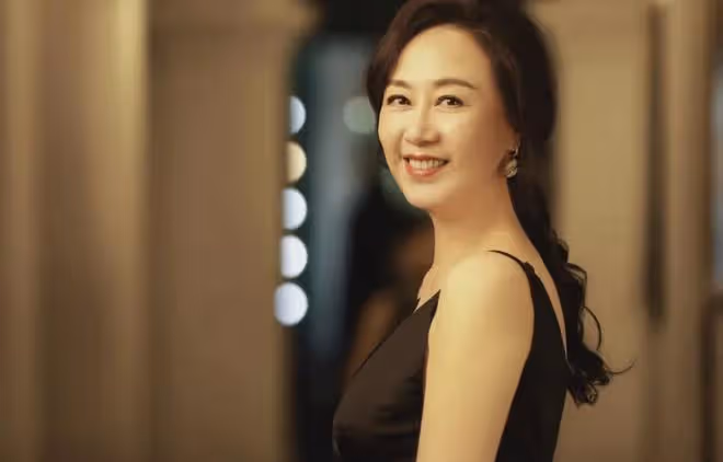 劉亦菲的影后媽媽,當紅時嫁世界冠軍,61歲復出爆紅,越老越優雅