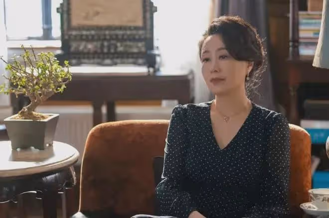 劉亦菲的影后媽媽,當紅時嫁世界冠軍,61歲復出爆紅,越老越優雅