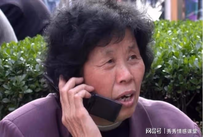 我曬被子時,順便把兒媳的被子也曬了,如今腸子都悔青了