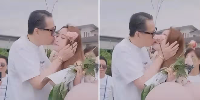 歐陽龍嘴對嘴親歐陽妮妮,女兒明顯很尷尬,但沒有直接推開父親