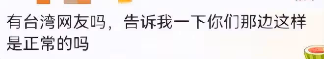 歐陽龍嘴對嘴親歐陽妮妮,女兒明顯很尷尬,但沒有直接推開父親