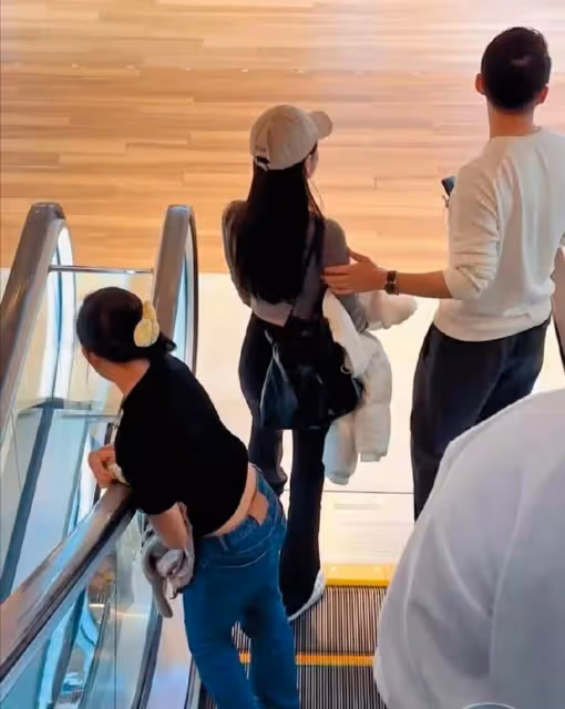 汪小菲小梅度假酒店照片曝光,保姆小楊阿姨陪同照料孩子