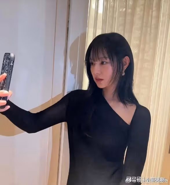 秀Man藏不住！金秀賢金智媛真夫妻，秒刪同款照引發熱議！