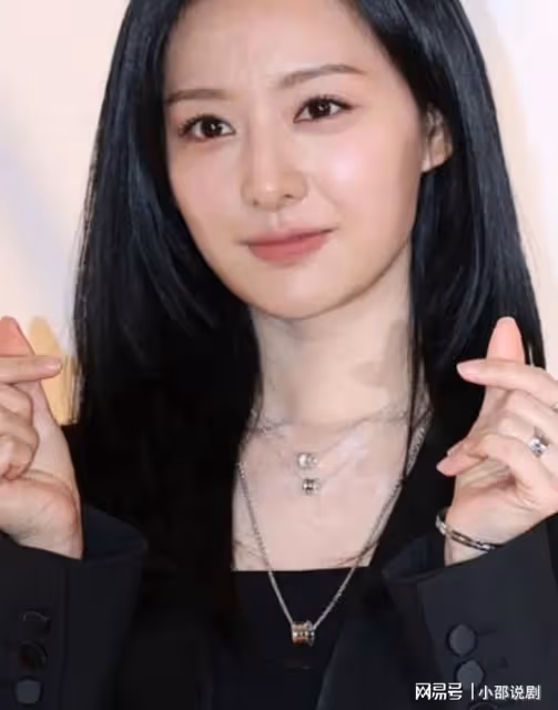 秀Man藏不住！金秀賢金智媛真夫妻，秒刪同款照引發熱議！