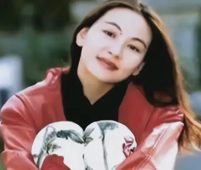 演員艾麗婭:29歲獲「雙料影后」,婆婆是老戲骨,丈夫是知名男星