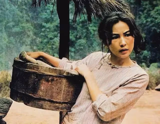 演員艾麗婭:29歲獲「雙料影后」,婆婆是老戲骨,丈夫是知名男星