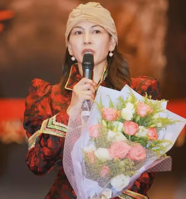 演員艾麗婭:29歲獲「雙料影后」,婆婆是老戲骨,丈夫是知名男星
